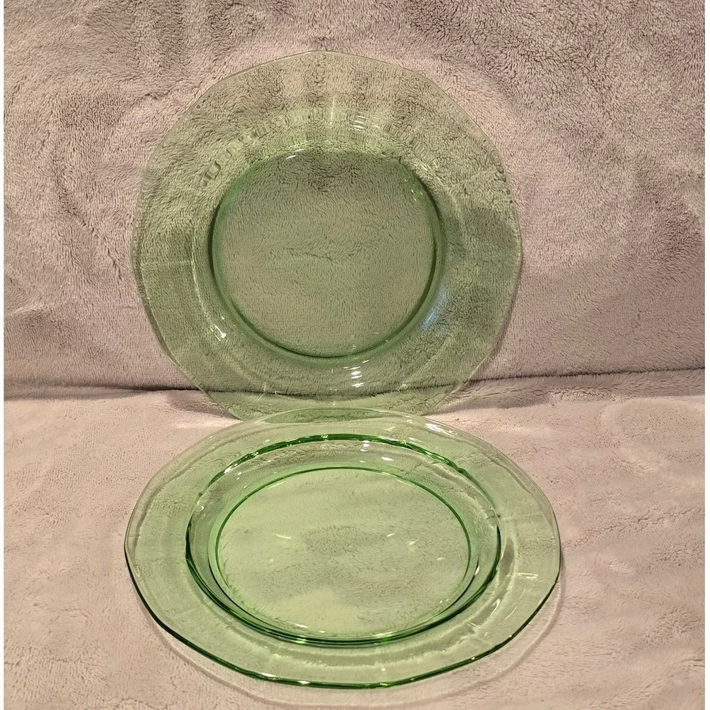 Vintage Fostoria Fairfax No 2375 Green Uranium Glass‎ Salad Plates (2) UV Glow